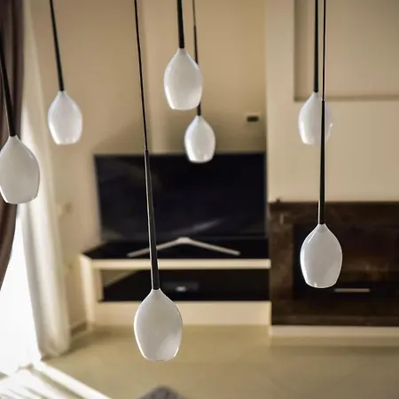 Luxury House 卡瓦拉